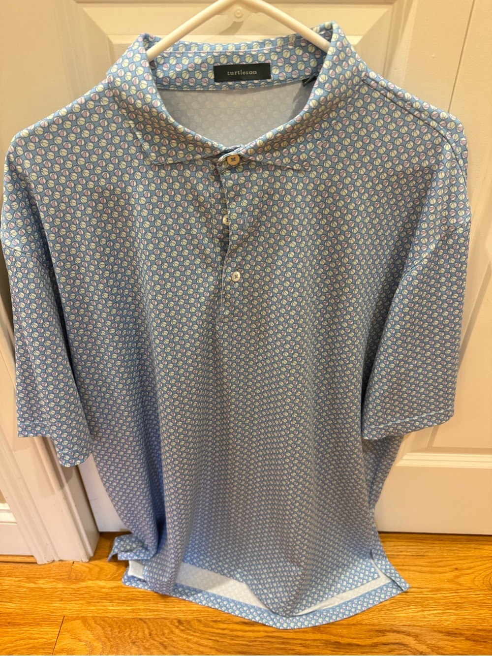 Turtleson Men’s XL Golf Club of Avon Beachball Shirt
